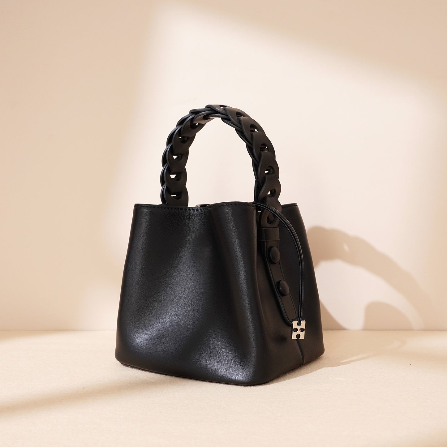 Hand-woven Mini Cross Body Bucket Bag For Women